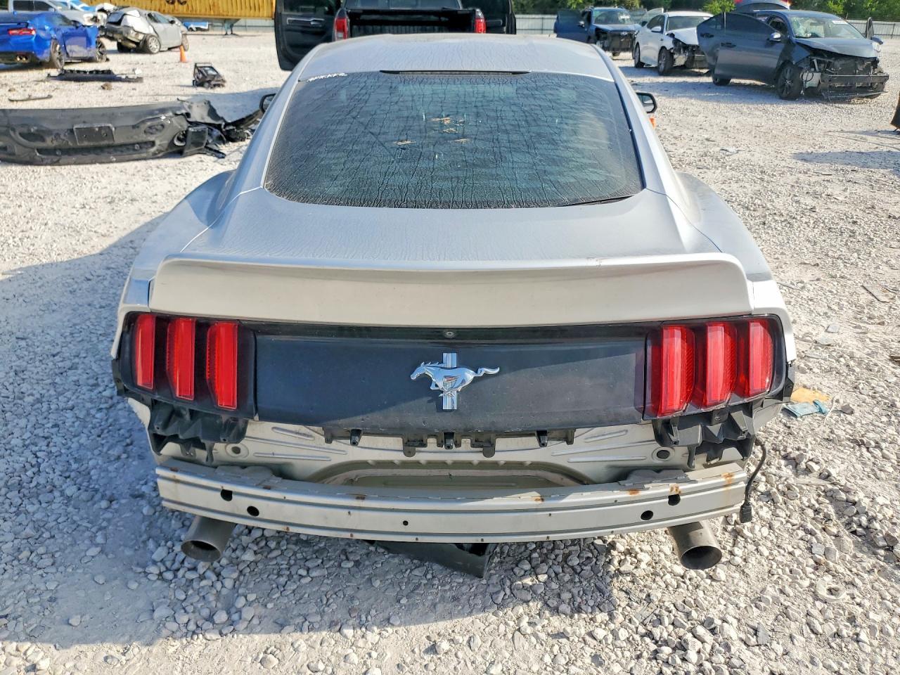 2017 Ford Mustang - zdjęcie 6