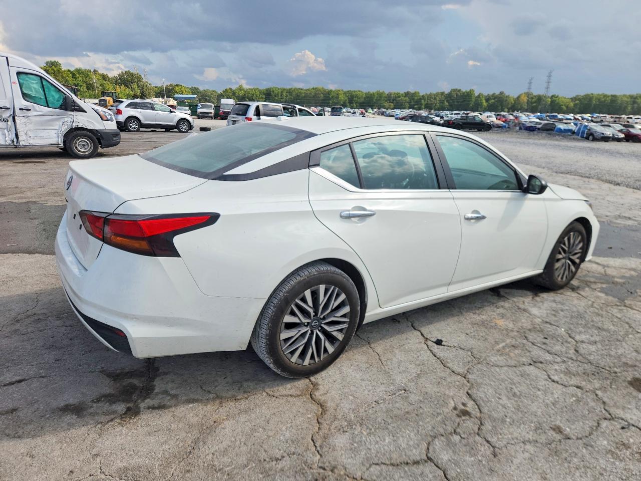 2025 Nissan Altima Sv - zdjęcie 3