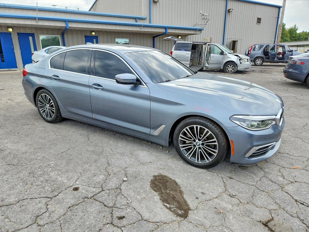 2019 BMW 530 I - zdjęcie 4