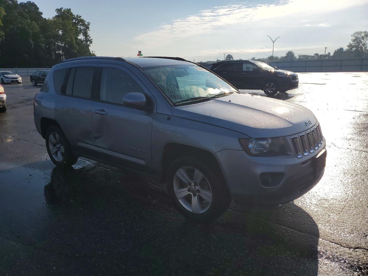 2016 Jeep Compass Latitude - zdjęcie 4