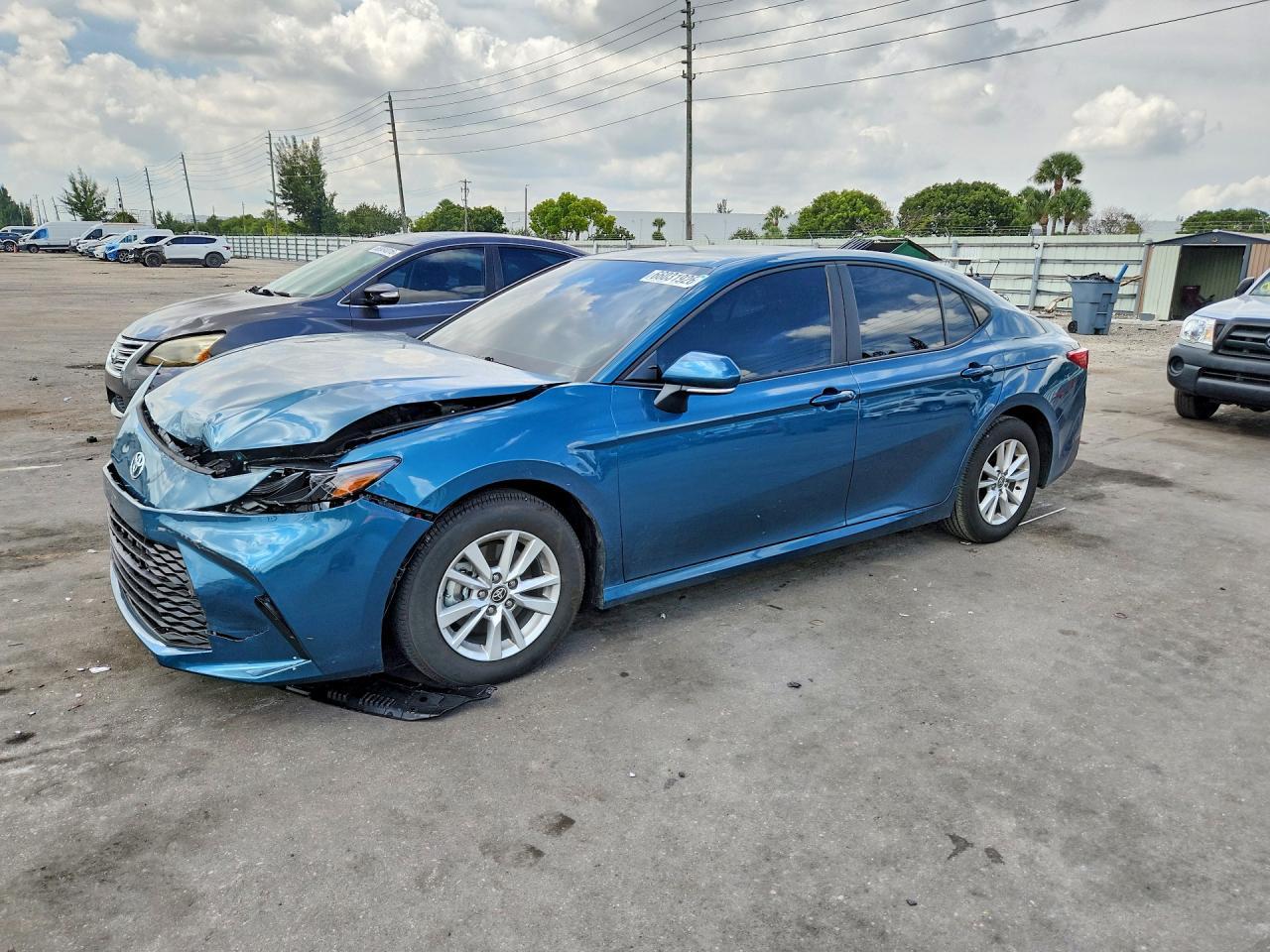 2026 Toyota Camry Le - zdjęcie główne