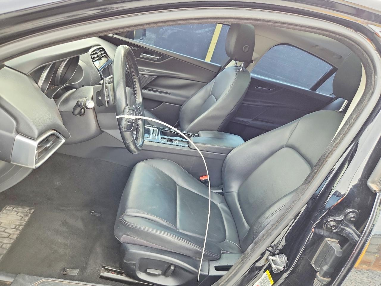 2017 Jaguar Xe Premium - zdjęcie 7