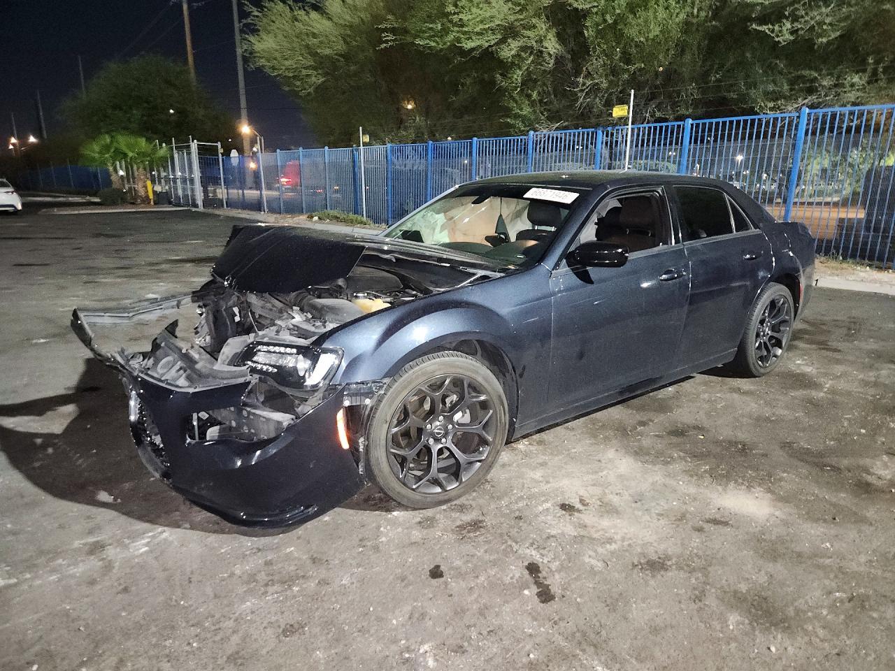 2019 Chrysler 300 Lx - zdjęcie główne