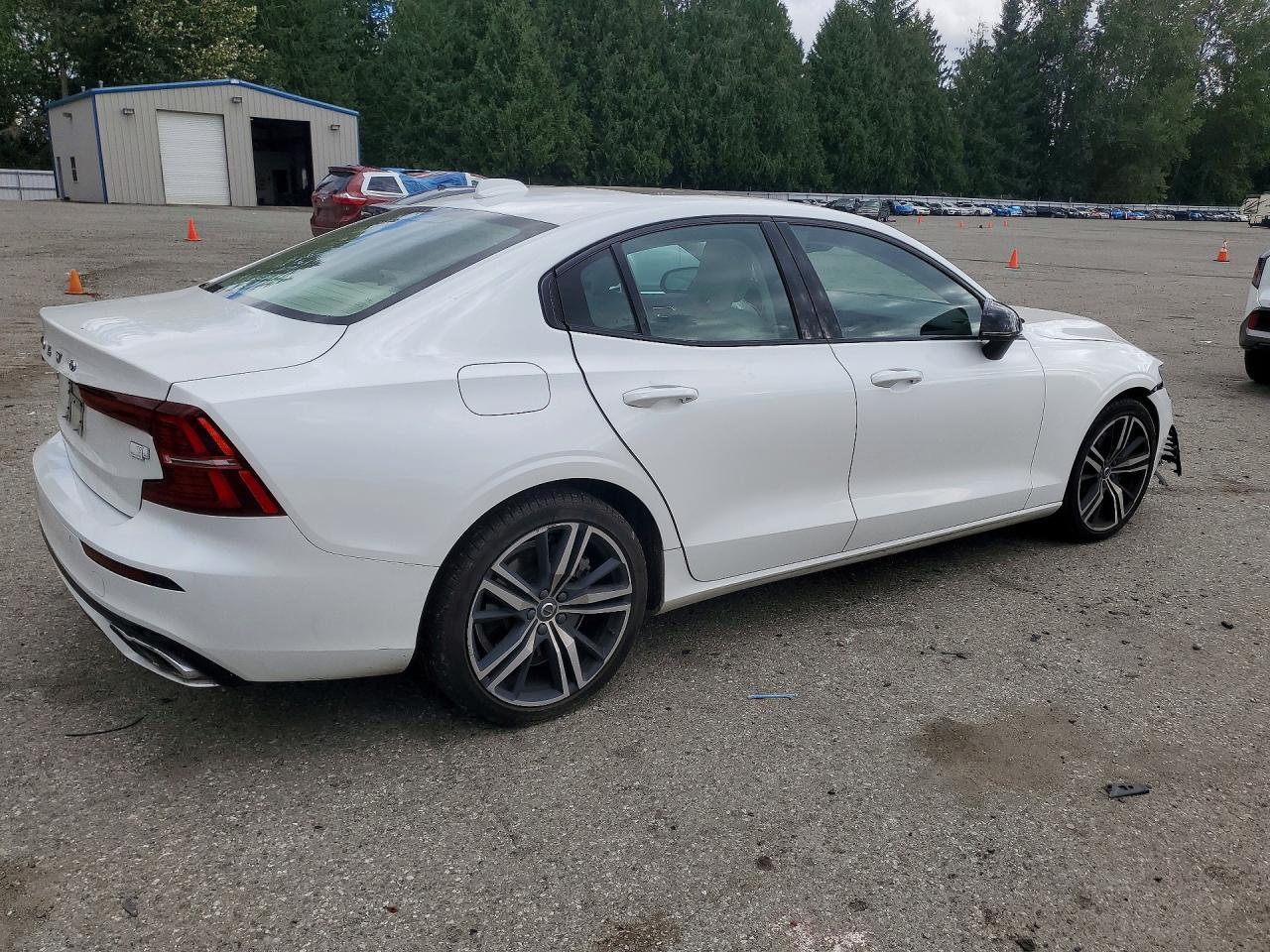 2022 Volvo S60 T8 Recharge R-Design Expressio - zdjęcie 3
