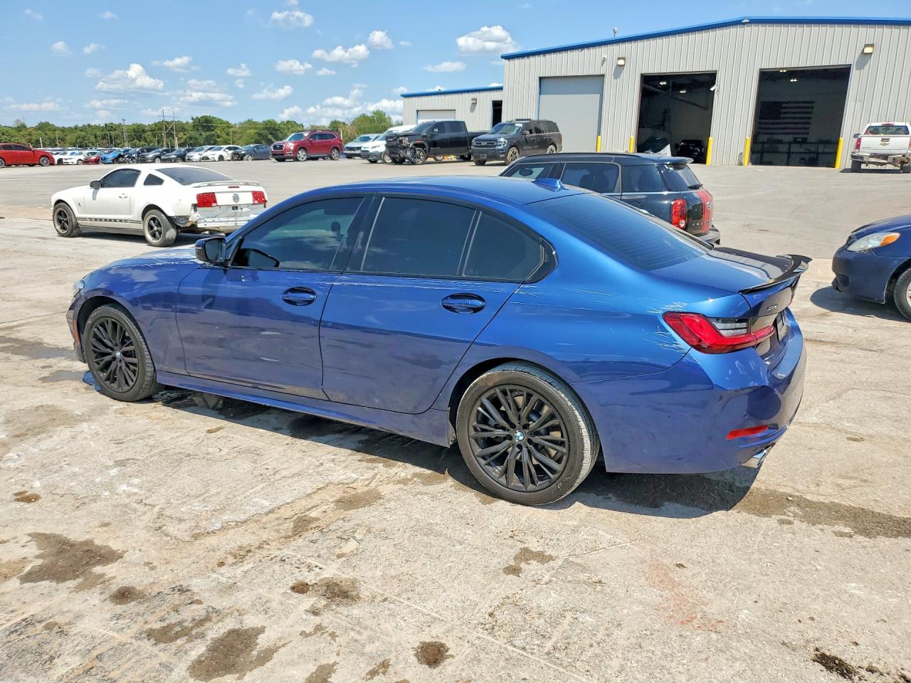 2023 BMW 330Xi - zdjęcie 2