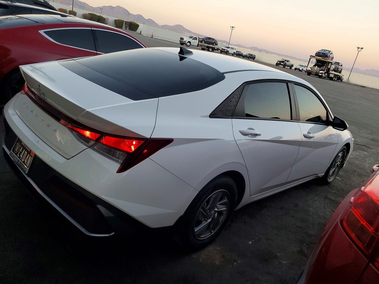 2026 Hyundai Elantra Se - zdjęcie 3
