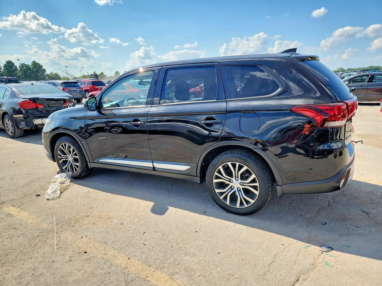 2017 Mitsubishi Outlander Es - zdjęcie 2