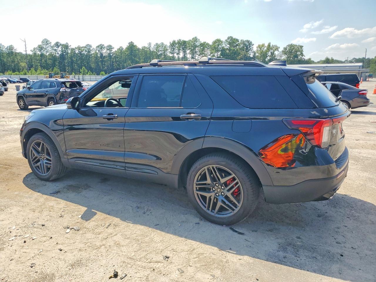 2025 Ford Explorer St - zdjęcie 2