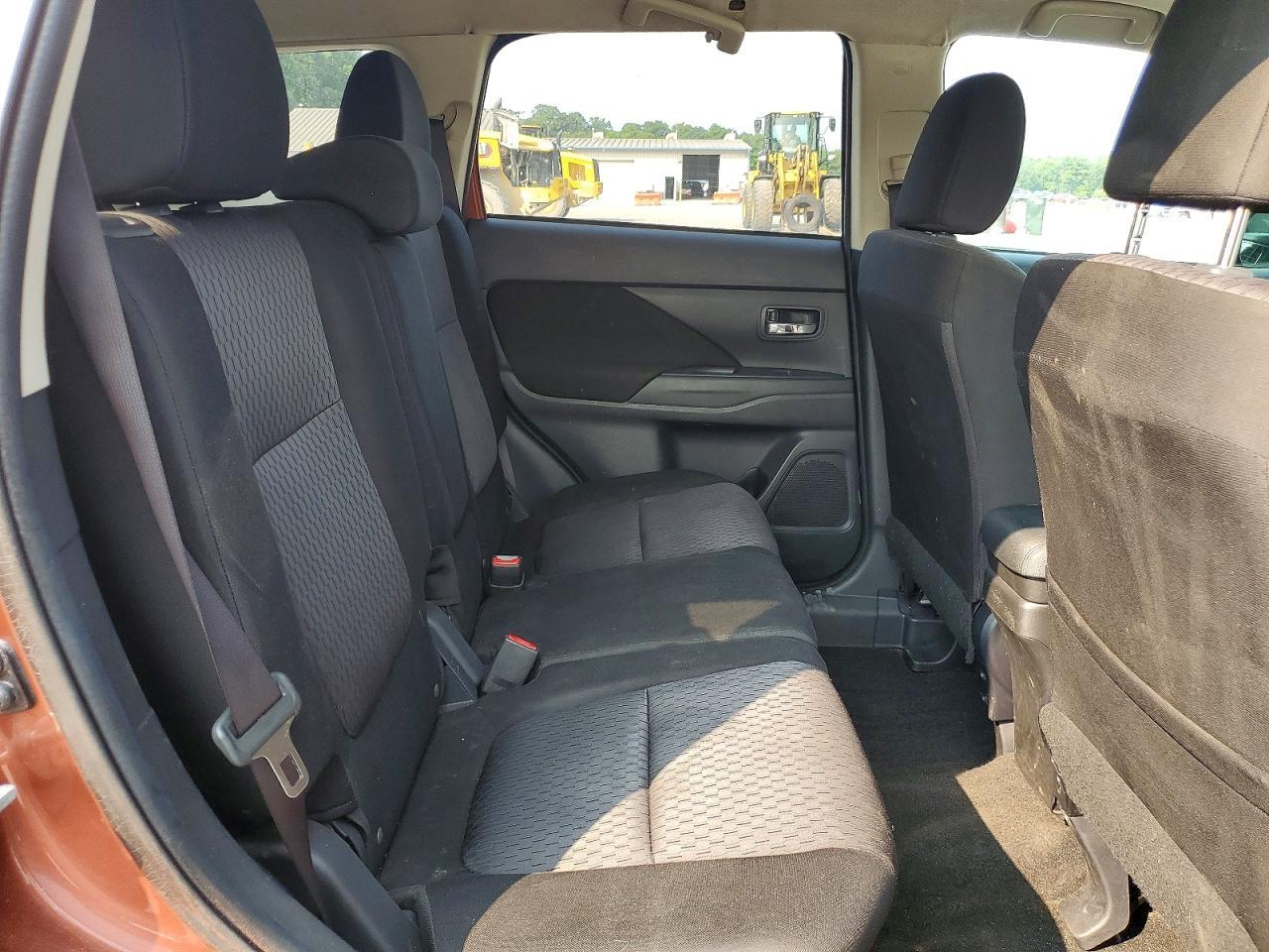 2014 Mitsubishi Outlander Se - zdjęcie 11
