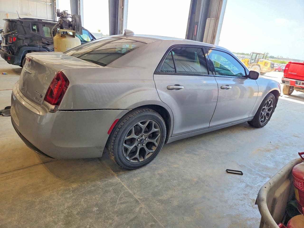 2016 Chrysler 300 S - zdjęcie 3