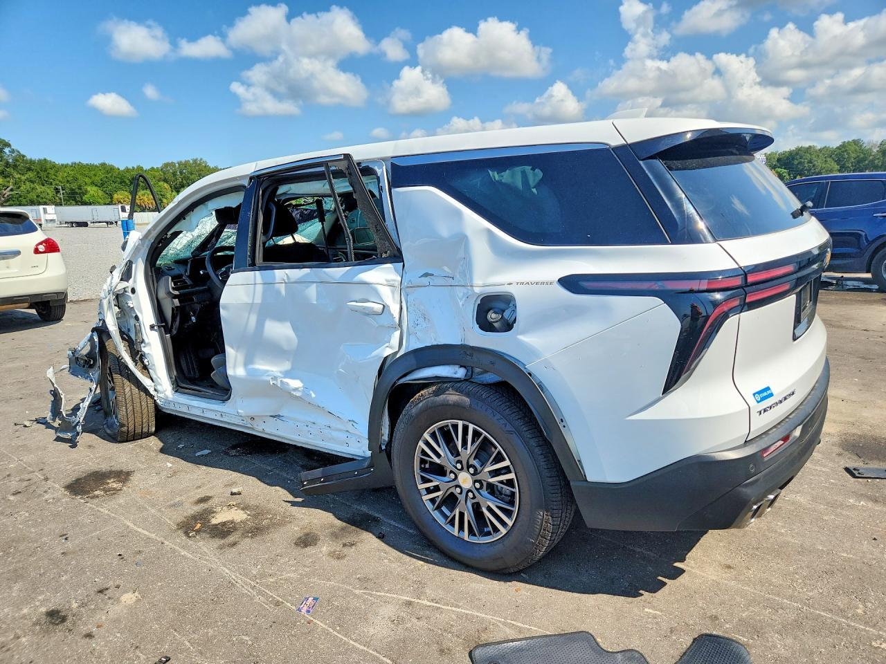 2024 Chevrolet Traverse Ls - zdjęcie 2