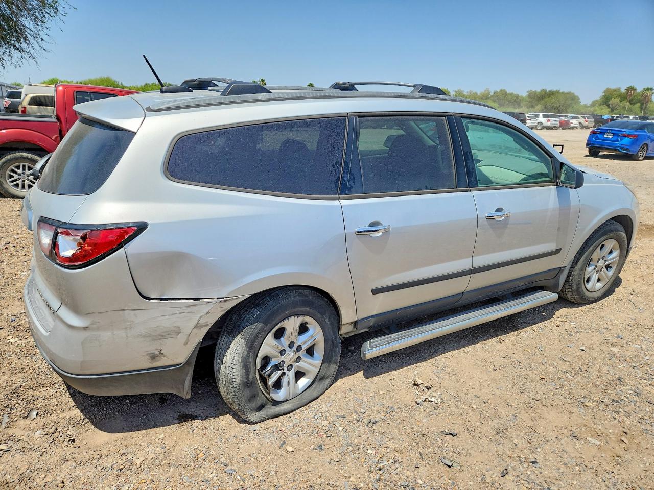 2016 Chevrolet Traverse Ls - zdjęcie 3