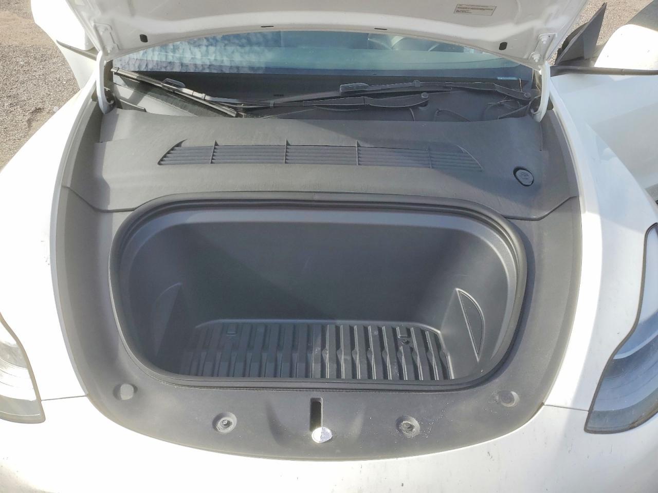 2024 Tesla Model Y - zdjęcie 11