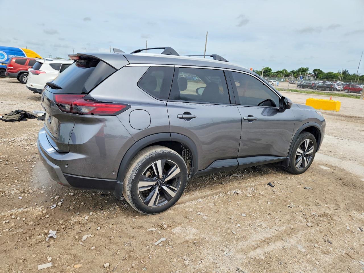 2024 Nissan Rogue Sl - zdjęcie 3