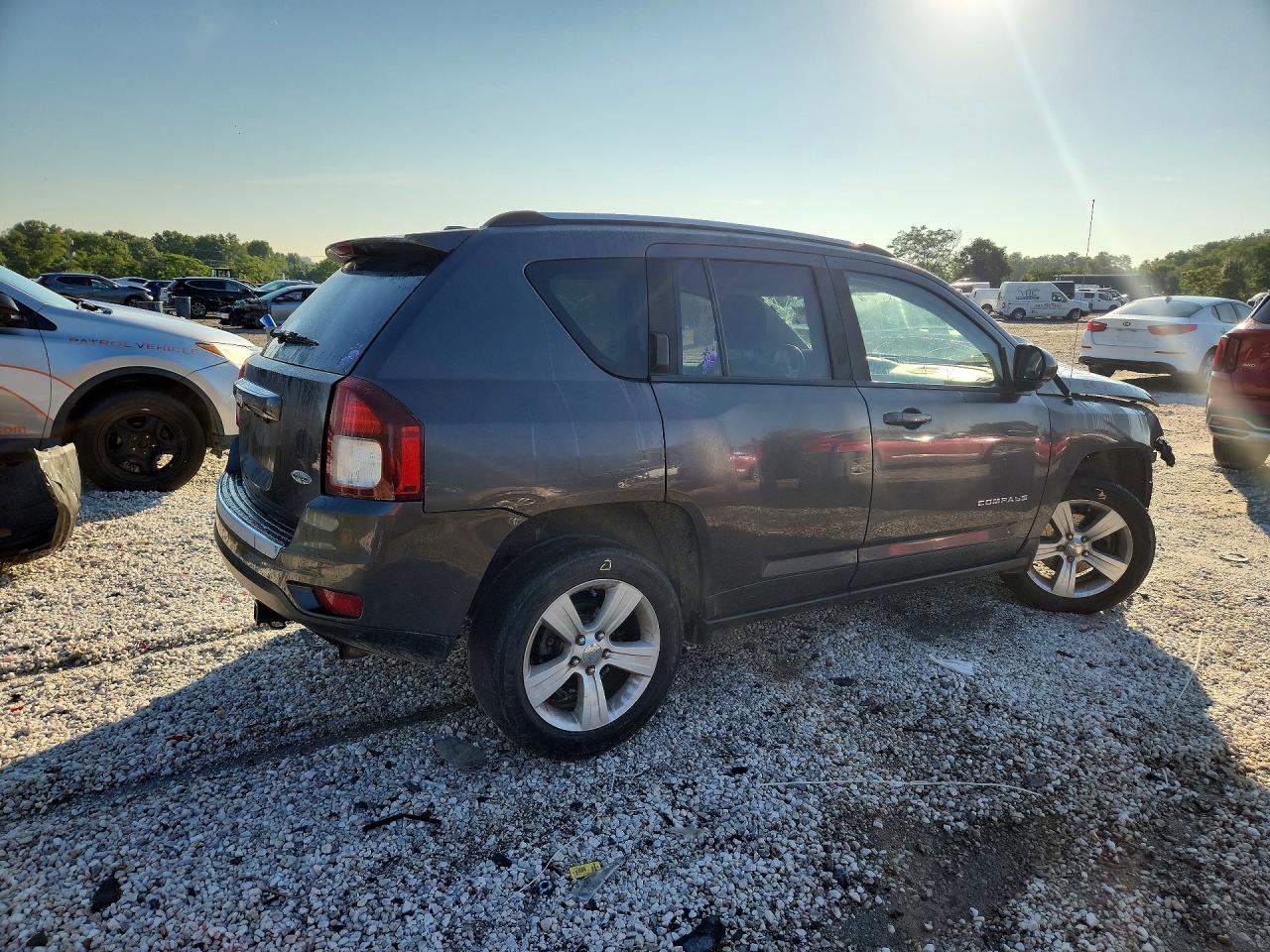 2015 Jeep Compass Latitude - zdjęcie 3