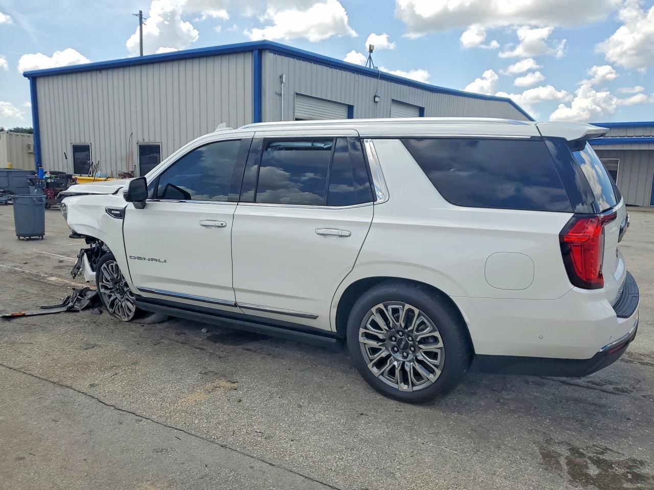 2024 GMC Yukon Denali Ultimate - zdjęcie 2