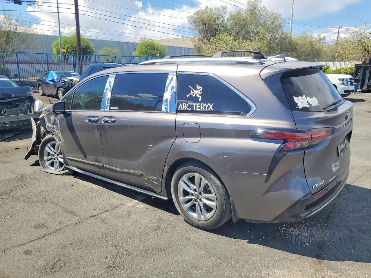 2023 Toyota Sienna Limited 7-Passenger - zdjęcie 2