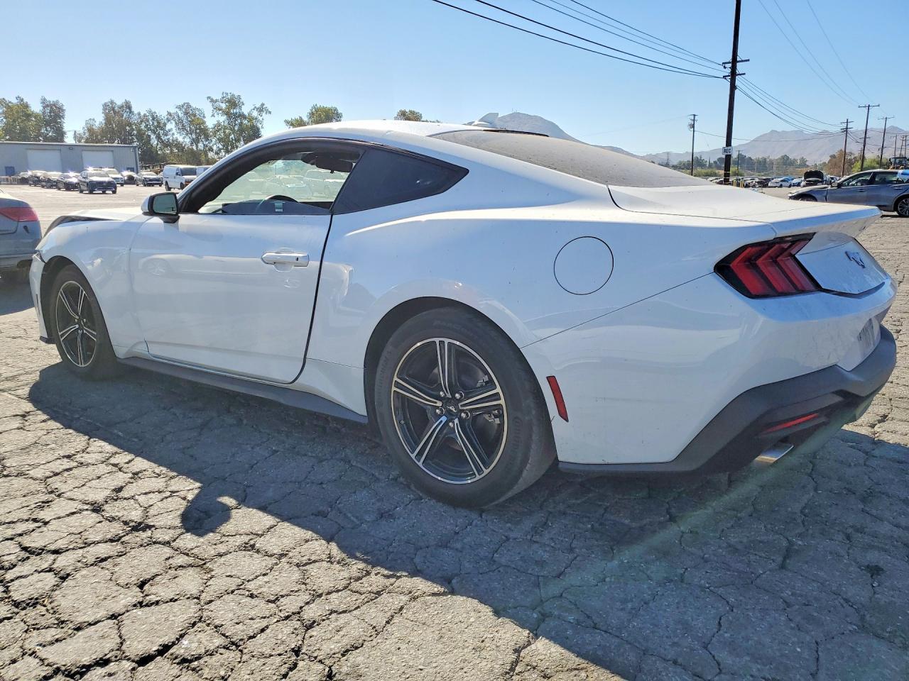 2024 Ford Mustang - zdjęcie 2