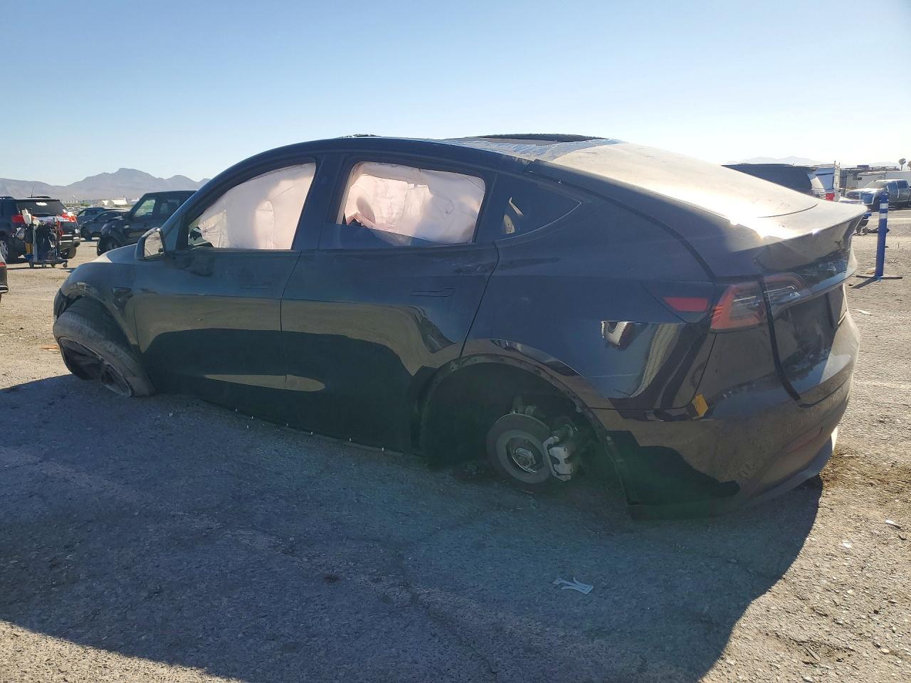 2024 Tesla Model Y - zdjęcie 2