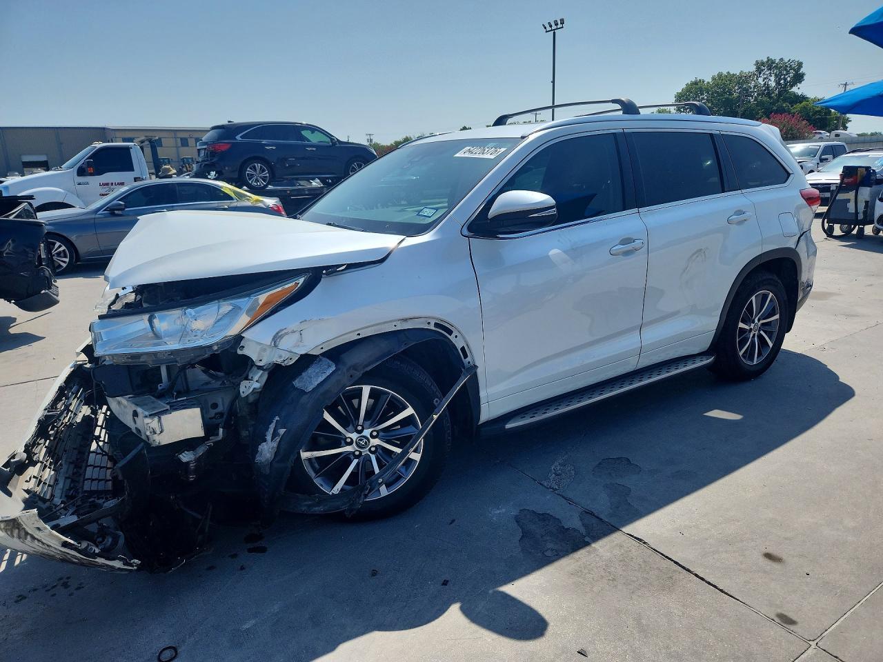 2017 Toyota Highlander Xle - zdjęcie główne