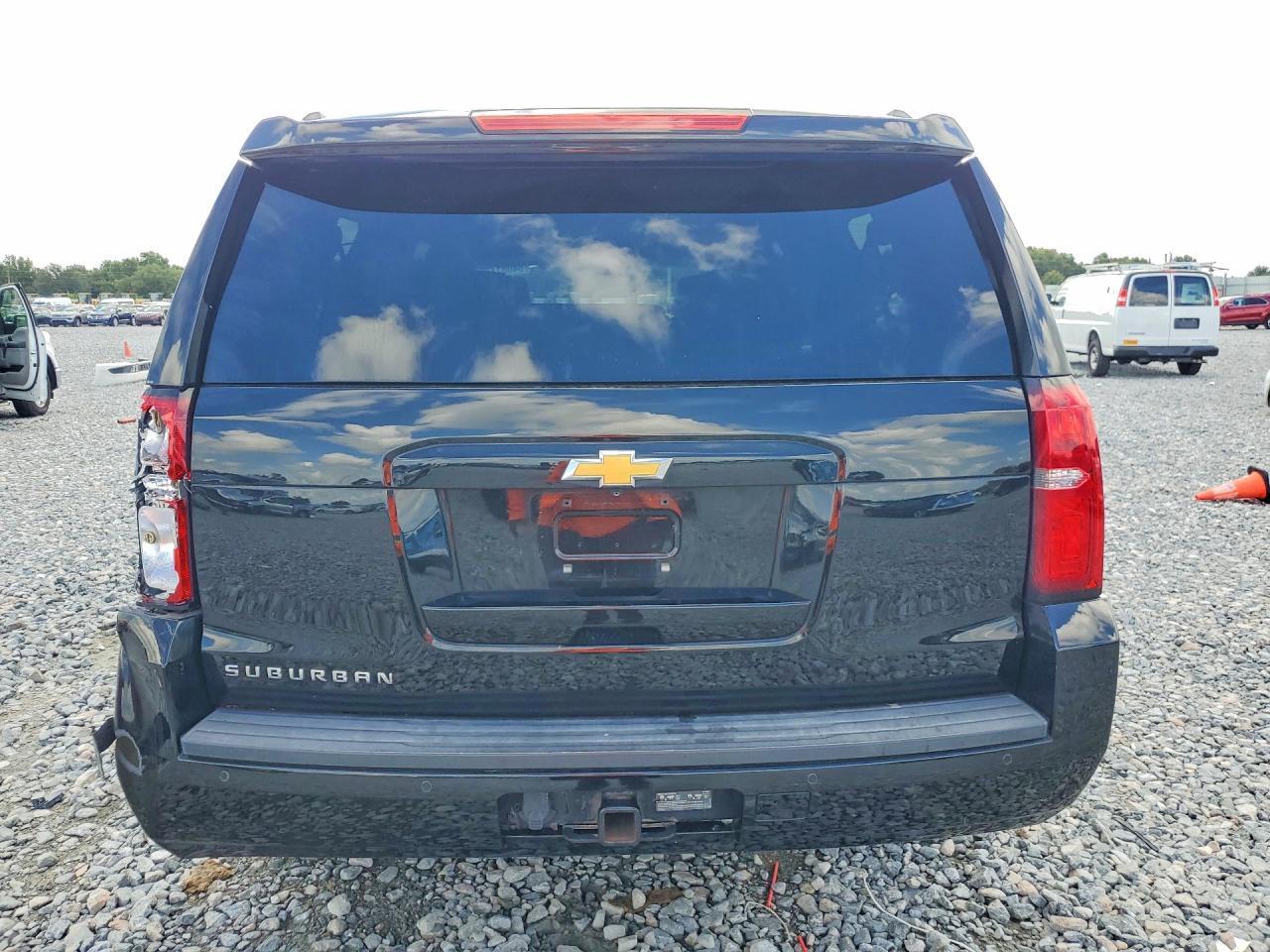 2016 Chevrolet Suburban C1500 Lt - zdjęcie 6