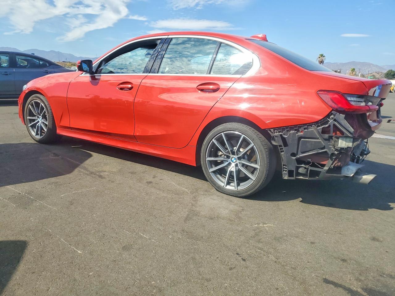 2020 BMW 330I - zdjęcie 2