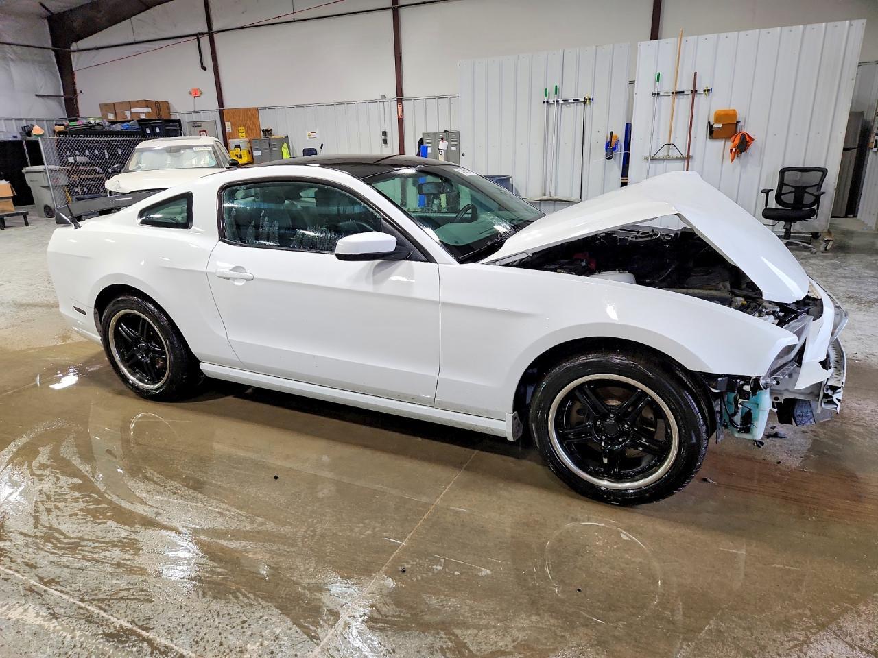 2014 Ford Mustang - zdjęcie 4