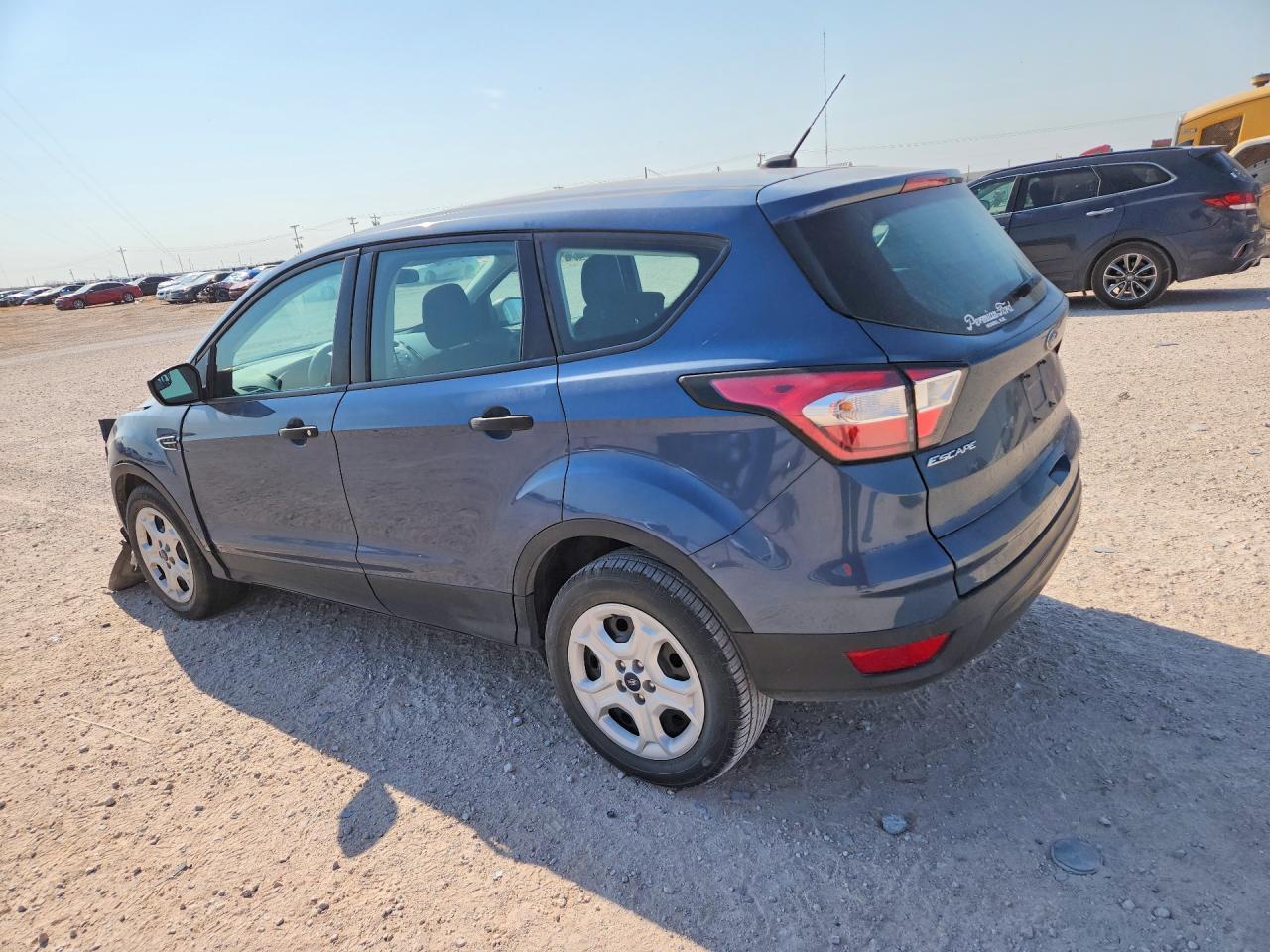 2018 Ford Escape S - zdjęcie 2