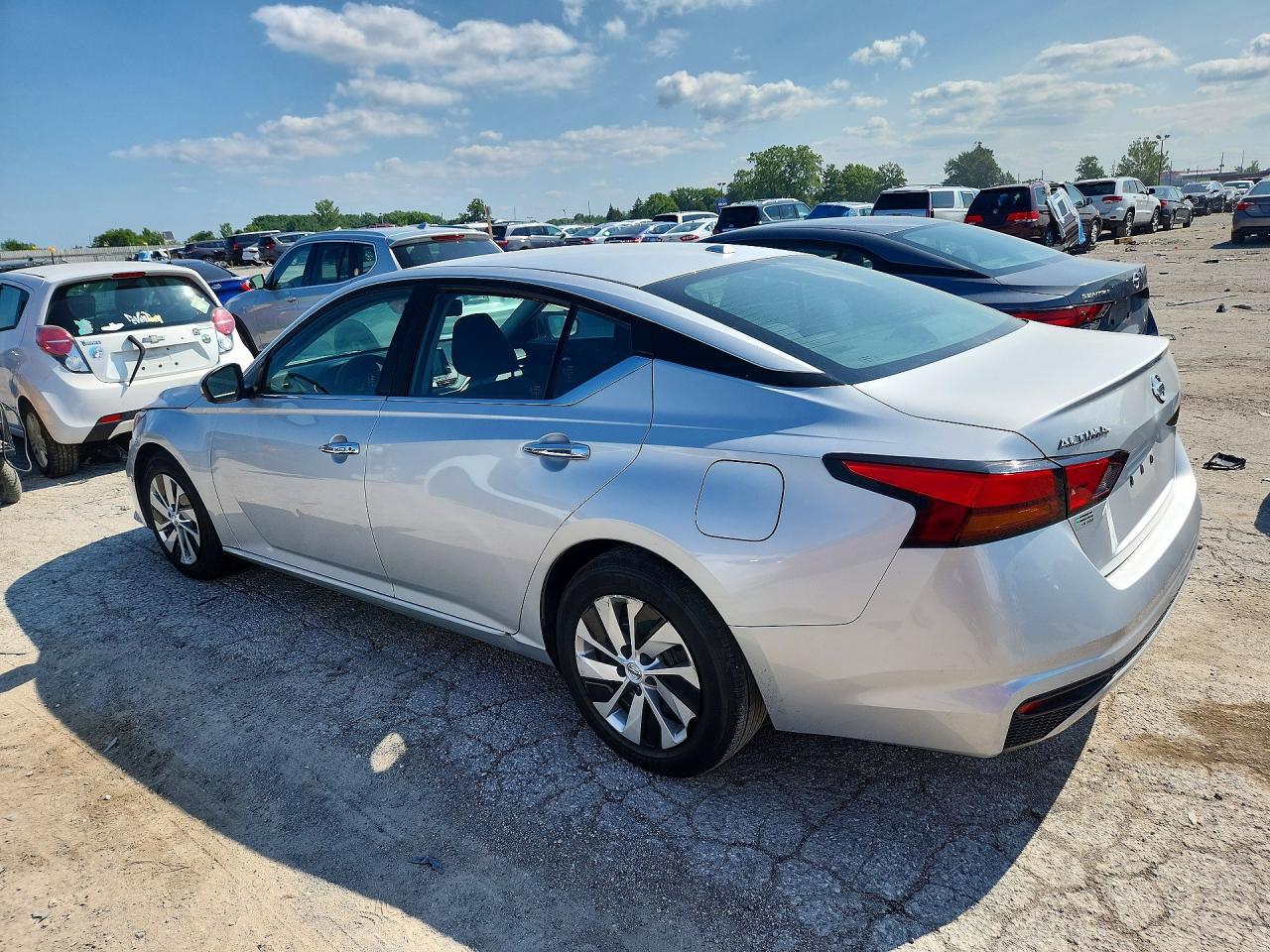 2020 Nissan Altima S - zdjęcie 2