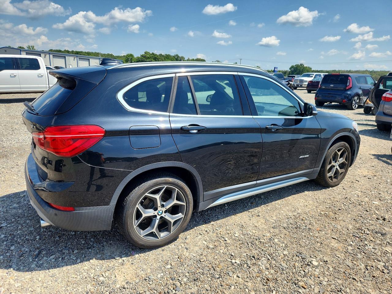 2017 BMW X1 xDrive28I - zdjęcie 3