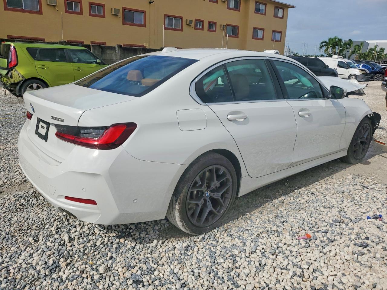 2026 BMW 330Xi - zdjęcie 3