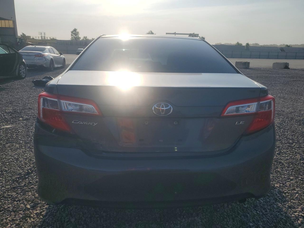 2014 Toyota Camry Le - zdjęcie 6