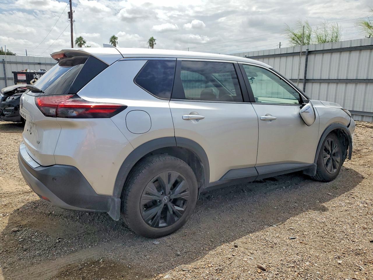 2023 Nissan Rogue Sv - zdjęcie 3