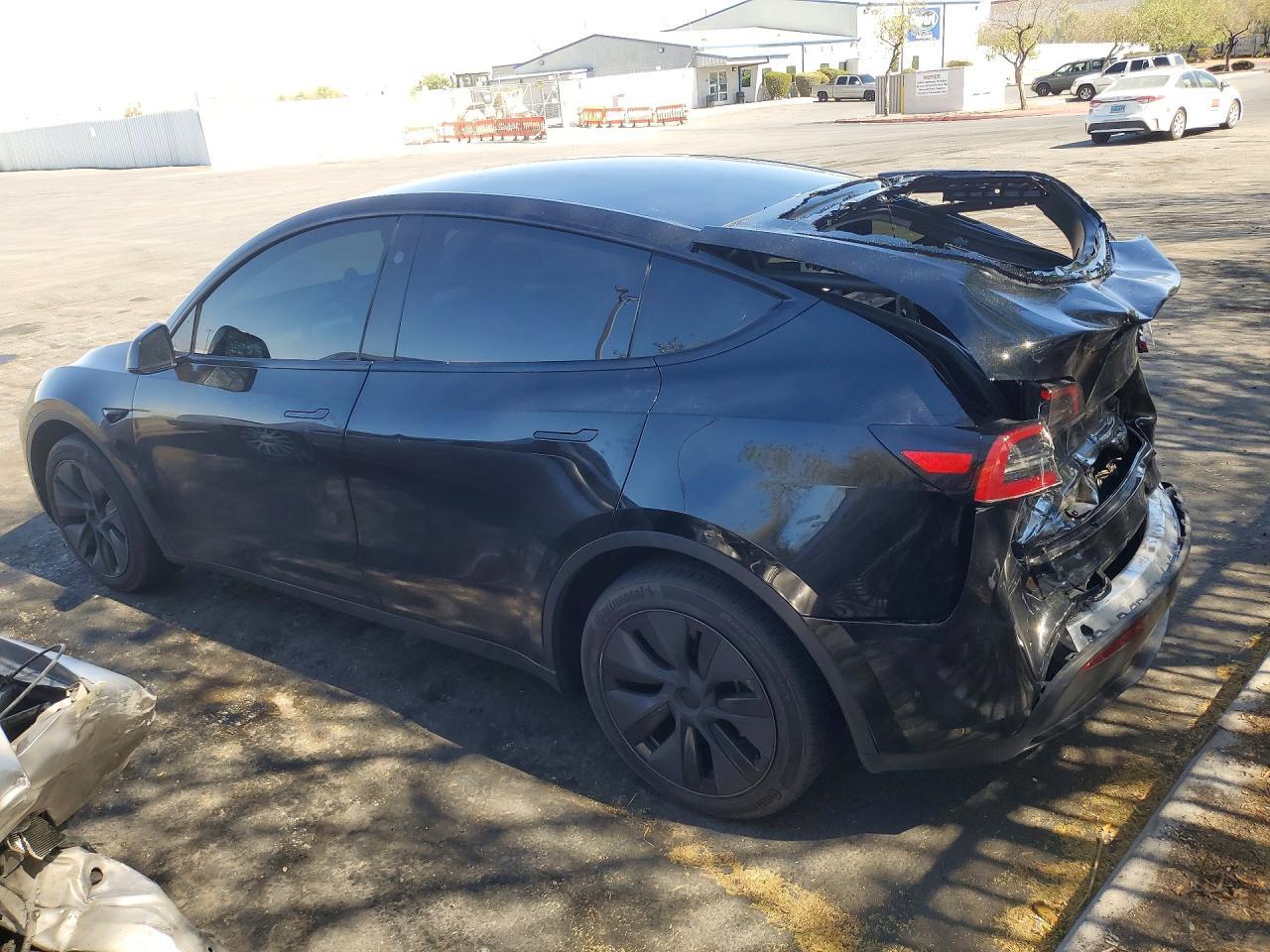 2025 Tesla Model Y - zdjęcie 2