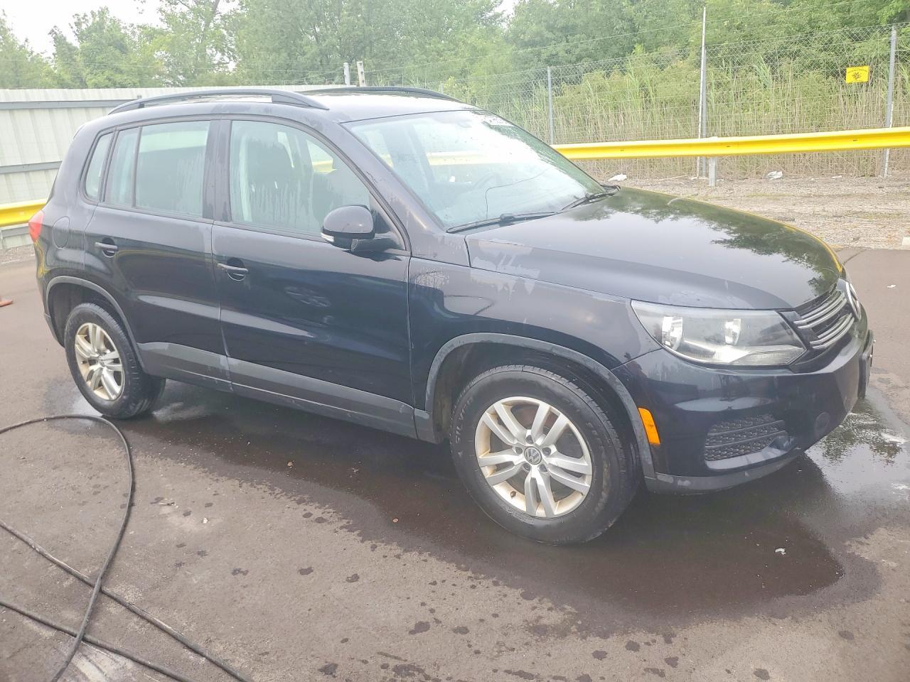 2017 Volkswagen Tiguan S - zdjęcie 4