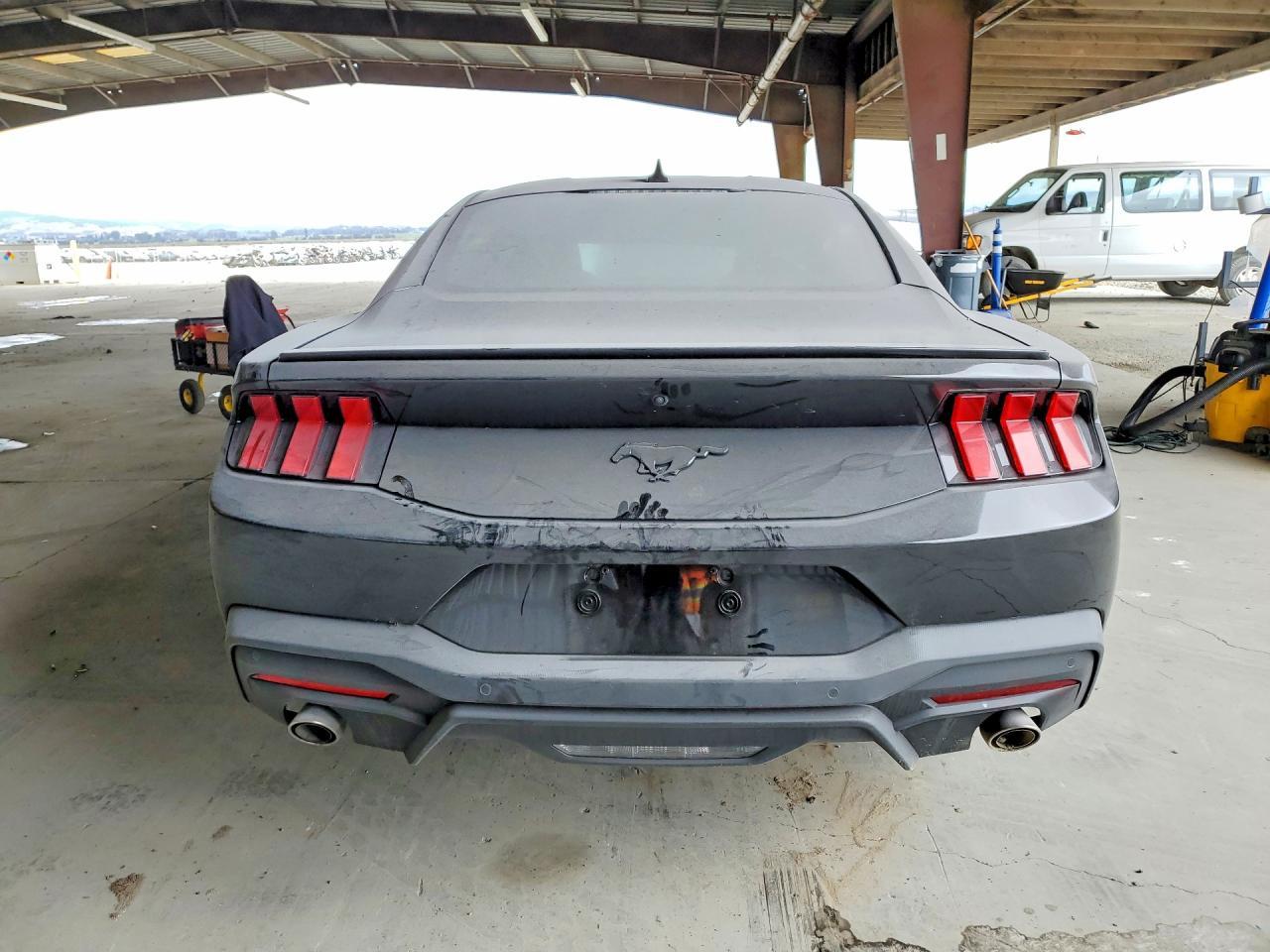 2025 Ford Mustang - zdjęcie 6