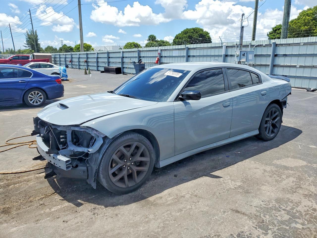 2020 Dodg Charger - zdjęcie główne