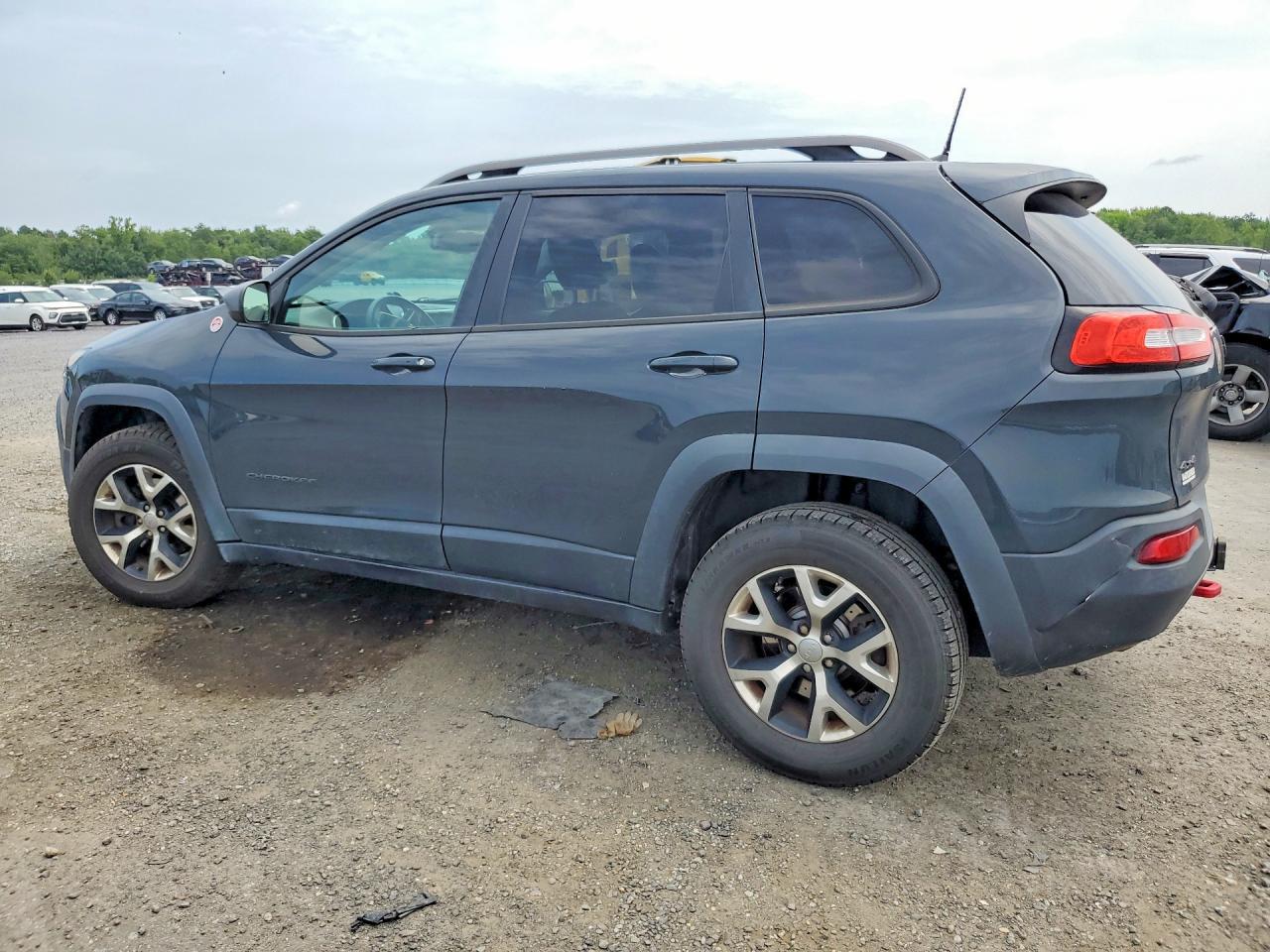 2016 Jeep Cherokee Trailhawk - zdjęcie 2
