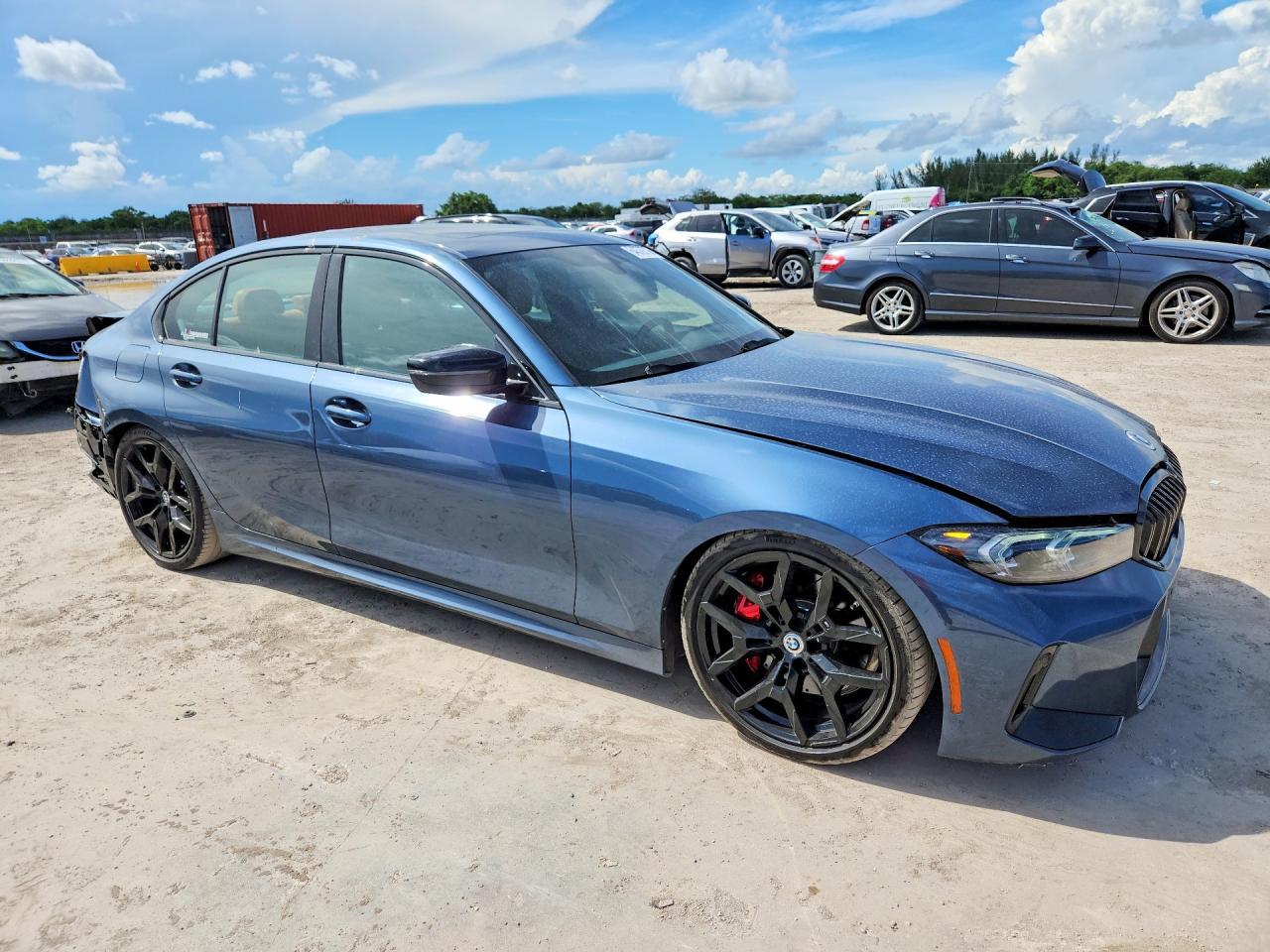 2025 BMW 330I - zdjęcie 4