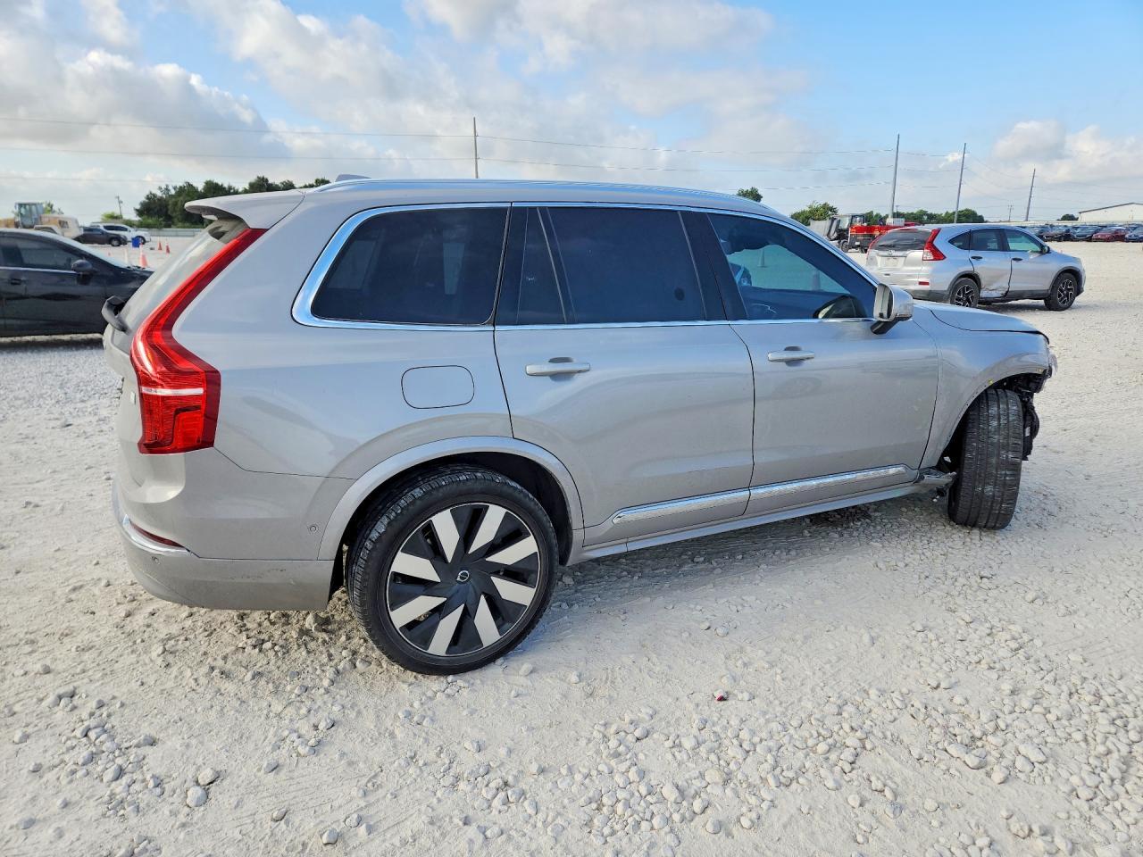 2024 Volvo Xc90 Ultimate - zdjęcie 3