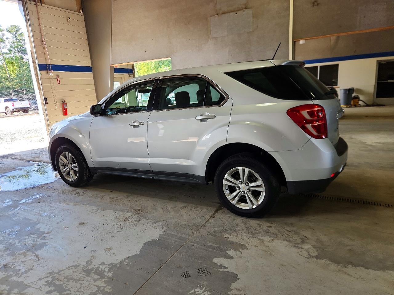 2016 Chevrolet Equinox Ls - zdjęcie 2