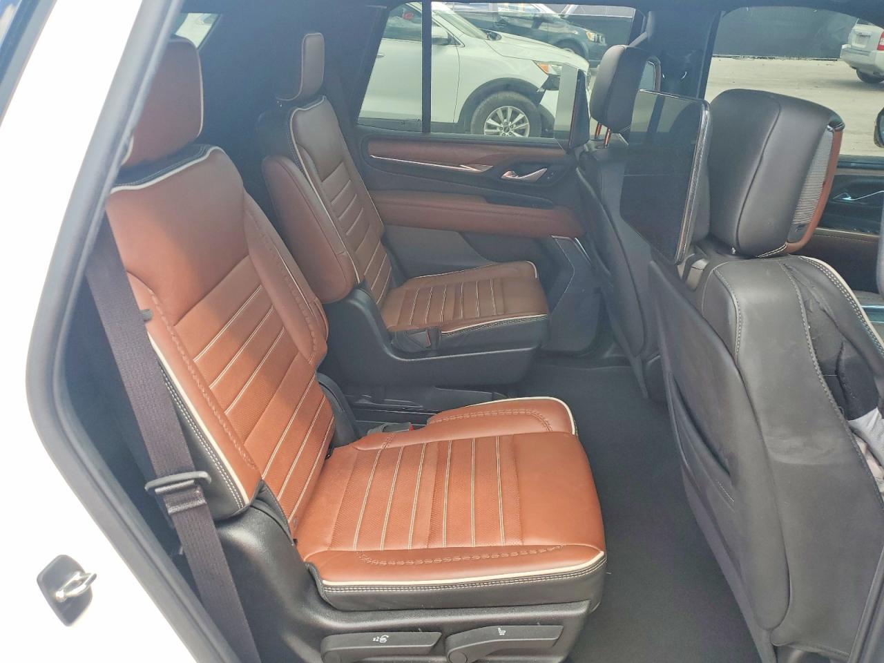 2024 GMC Yukon Denali Ultimate - zdjęcie 11