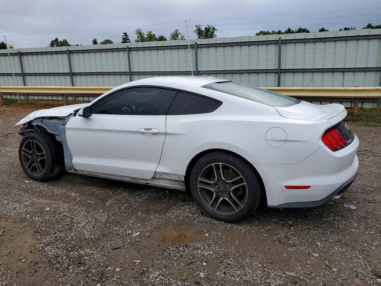 2019 Ford Mustang - zdjęcie 2