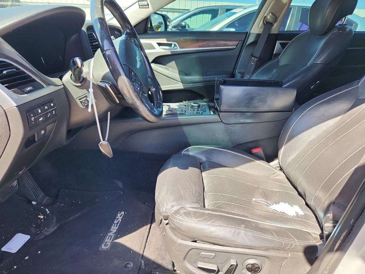 2015 Hyundai Genesis 3.8L - zdjęcie 7