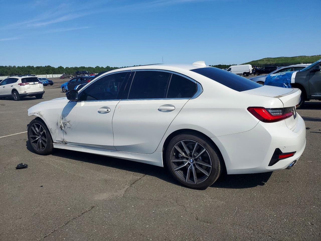 2020 BMW 330I - zdjęcie 2