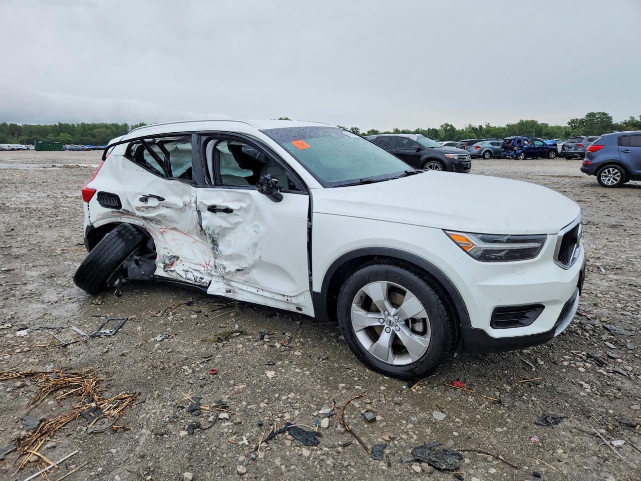 2022 Volvo Xc40 T5 Momentum - zdjęcie 4