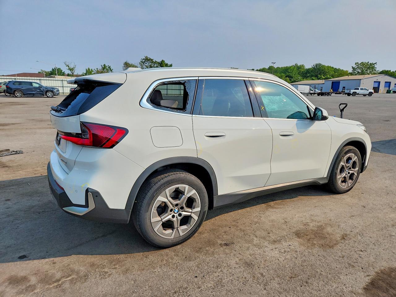 2023 BMW X1 xDrive28I - zdjęcie 3