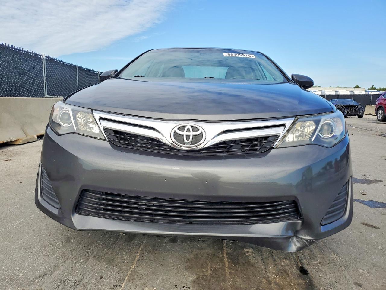 2014 Toyota Camry Le - zdjęcie 5