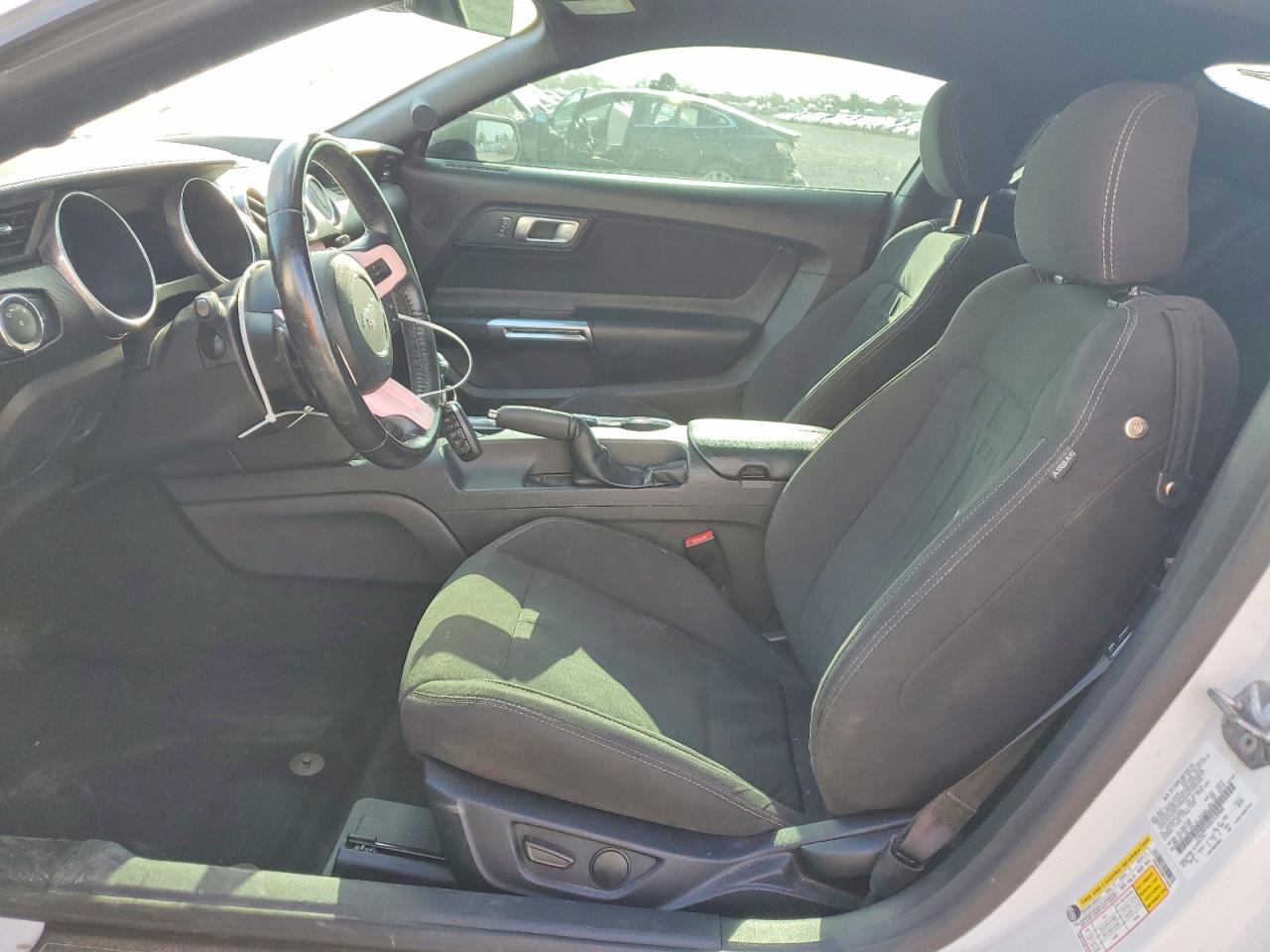 2021 Ford Mustang - zdjęcie 7