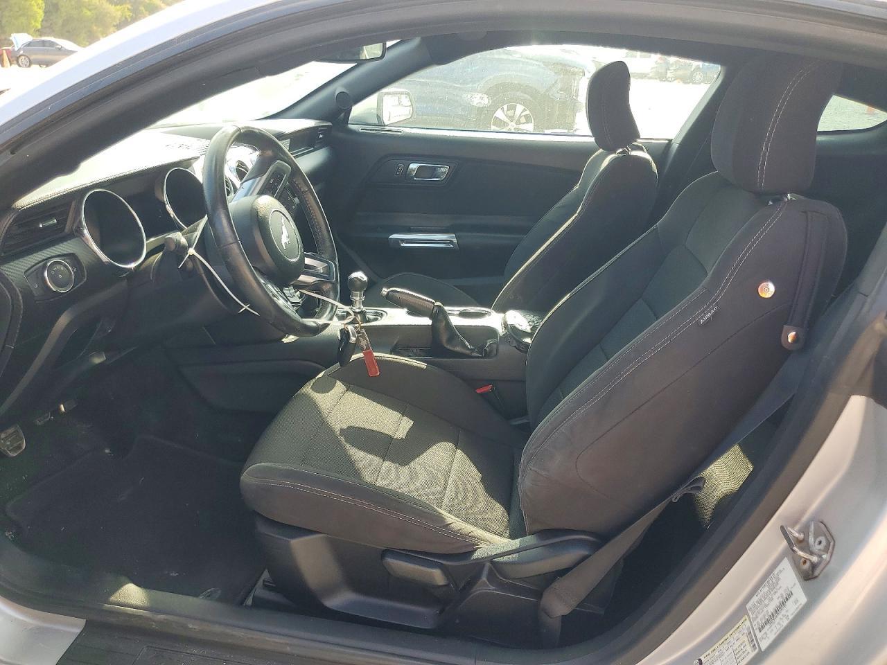 2017 Ford Mustang - zdjęcie 7